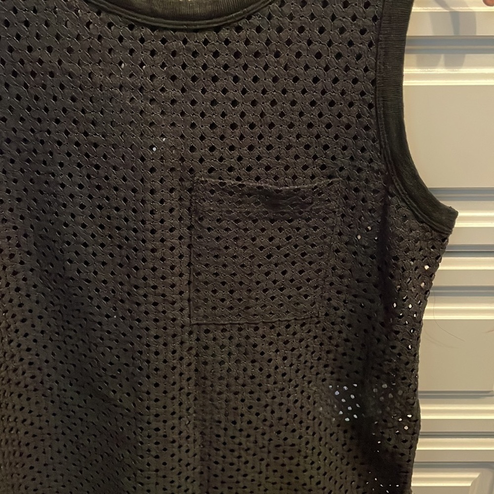 Banana Republic perforated black tank with pocket - Picture 6 of 6